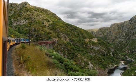 122 Taieri gorge railway Images, Stock Photos & Vectors | Shutterstock