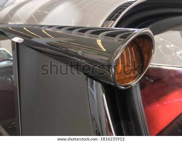Tail indicator\
light from 1950s car in\
chrome