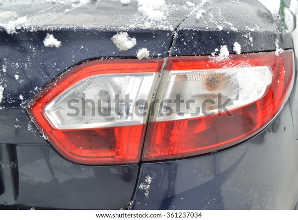 Tail
light.Ice on the car light.Car under the
snow