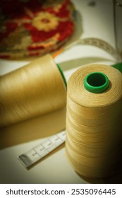 Tailoring spindle and meter on the table