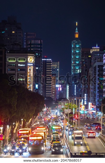 Taipei Taiwan 14th Sep 2021 Taipei metro Bannan\
Line had made its debut to the public over 20 years. However\
Zhongxiao East Road still suffered from serious traffic jam during\
rush hour.