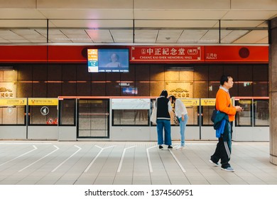 Taipei, Taiwan - April 12, 2019: Crowd Of People Waiting For Metro Train At Chiang Kai Shek Memorial Hall Station During The Rush Hour