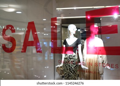 186 Zara storefront Images, Stock Photos & Vectors | Shutterstock