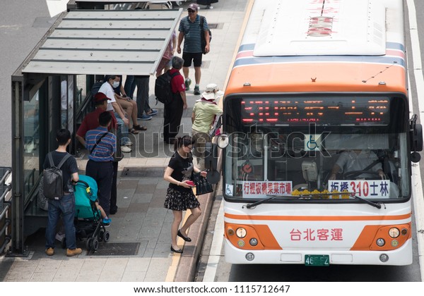 TAIPEI, TAIWAN - MAY 19, 2018 : The crowd was\
hastily off the bus on the bus for shopping and travel in holiday\
at Ximending in Taipei\
,Taiwan.