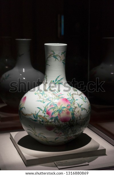 Taipeitaiwan Aug 82018 Celestial Globe Vase Stock Photo Edit Now