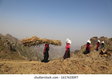 Taiz / Yemen - 02 Apr 2017: Women Bring Their Food And Drink Needs Through Rugged Mountain Roads Because Of Al-Houthi Militia Siege Of The Villages Of Jabal Habashi District In The West Of Taiz City