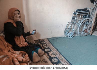 Taiz / Yemen - 09 Feb 2019 : Camouflage on a Yemeni woman who lost her feet due to a landmine planted by the Houthi militia in the city of Taiz