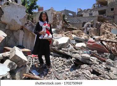 Taiz / Yemen - 13 Apr 2017 : A Sad Yemeni Girl Due To The Great Destruction Left By The Violent Battles Between The National Army And The Houthi Militia In The City Of Taiz