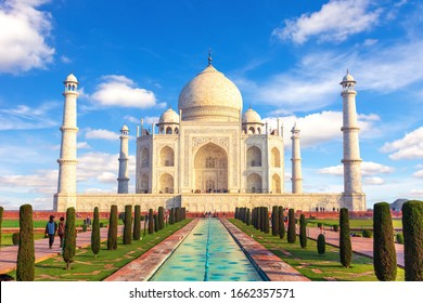 Taj Mahal, Agra, Uttar Pradesh, India, sunny day view