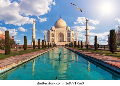 Taj Mahal, Famous Marble Mausoleum, Agra, Uttar Pradesh, India