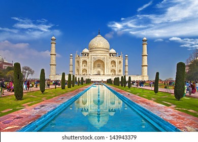 Taj mahal front view with reflection 