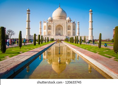 Taj Mahal on a bright and clear day - Shutterstock ID 120633745
