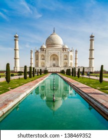 Taj Mahal With Reflection In Water