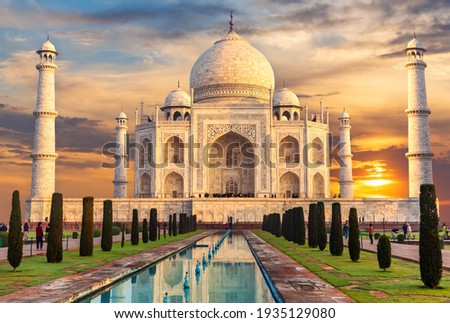 Taj Mahal at sunset, famous place of visit, India, Agra