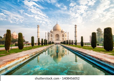 Taj Majal at sunrise in Agra, India.