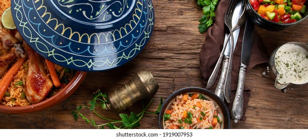 الطبخ المغربي الطحين المغربي Tajin-chicken-stew-rice-vegetables-260nw-1919007953