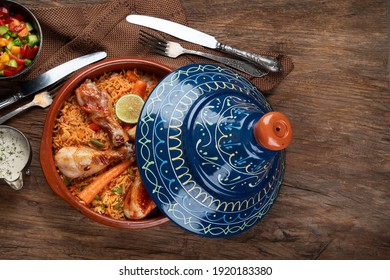 الطبخ المغربي الطحين المغربي Tajin-chicken-stew-rice-vegetables-260nw-1920183380