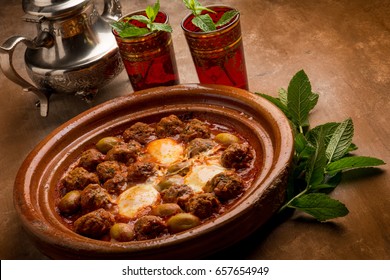 الطبخ المغربي الطحين المغربي Tajine-meat-balls-eggs-green-260nw-657654949