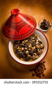 الطبخ المغربي الطحين المغربي Tajine-meat-plum-almond-sesame-260nw-395552755