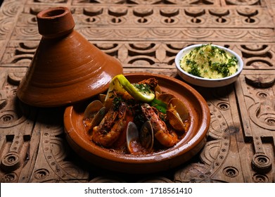 الطبخ المغربي الطحين المغربي Tajine-special-moroccan-food-tasty-260nw-1718561410