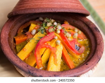 الطبخ المغربي الطحين المغربي Tajine-traditional-moroccan-dish-260nw-240572350