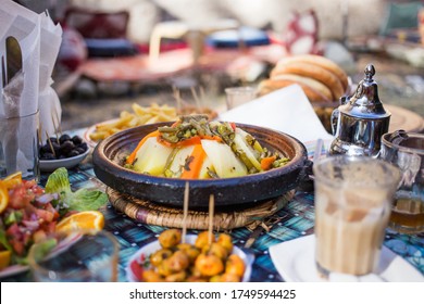 الطبخ المغربي الطحين المغربي Tajine-traditional-moroccan-dish-lunch-260nw-1749594425