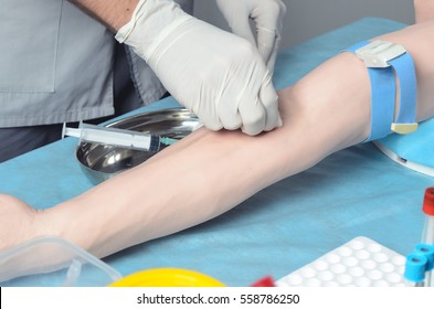Taking the patient's venous blood for blood analysis