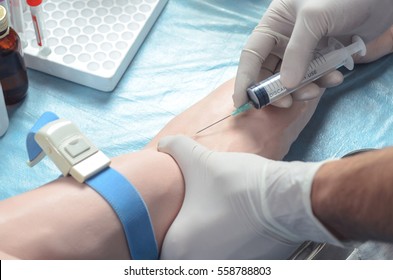 Taking the patient's venous blood for blood analysis