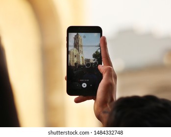 Taking a photo with the cell phone to the Cathedral of Saltillo, Coahuila, Mexico.