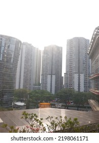 Tall Buildings Judging From Hotel Rooms. Jakarta, Indonesia, September 5th, 2022, Jendela Kamar Hotel Grove Suite Di Jalan Rasuna Said, Jakarta Pusat, Dengan View Pemandangan Gedung Gedng Bertingkati