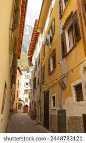 Tall and narrow side streets off Piazza III Novembre and La Torre Apponale, Riva del Garda
