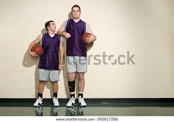 Tall and short basketball\
players