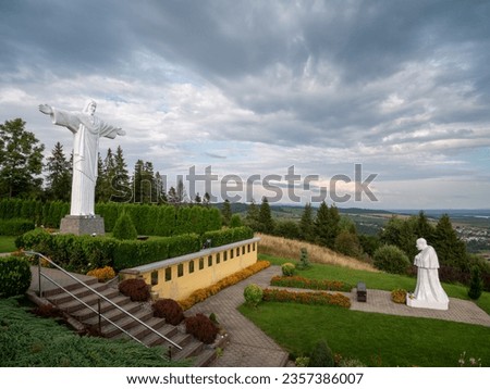 The tallest statue of Christ in Slovakia is located in the village of Klin. It rises to a height of 9.5 m on Grape, from where it overlooks the surrounding landscape.