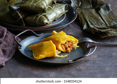 Tamale mexican, cocina mexicana, los tamales de la costa, en banana leaf                            