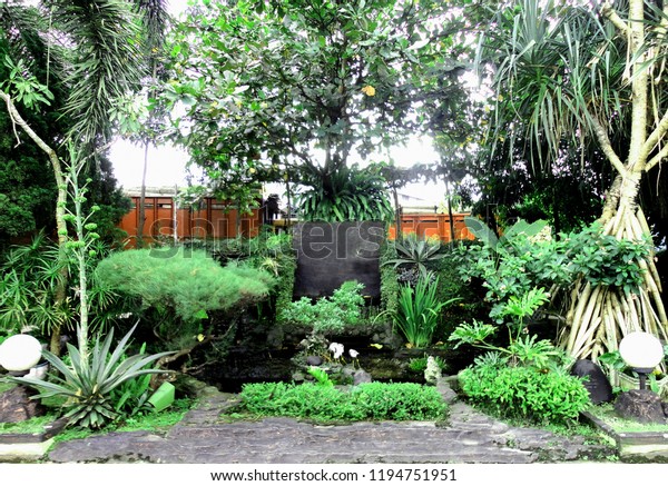 Taman Rumah Sederhana Stock Photo Edit Now 1194751951