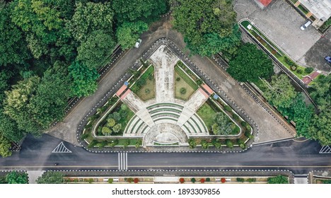 Taman Segitiga Widya Puraya Universitas Diponegoro