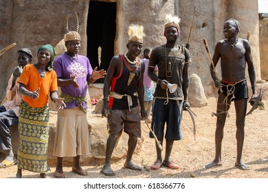 TAMBERMA VIL, TOGO - JAN 13, 2017: Unidentified Tammari Women And Men With National Attributes In The Village. Tammaris Are Ethnic Group Of Togo And Benin