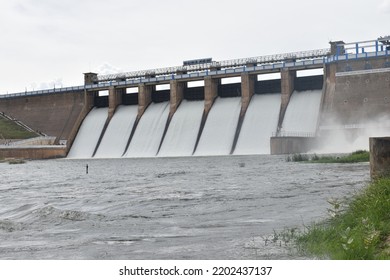 Tamilnadu , India - September 16 2022 Beautiful View Of Vaigai Dam River Water Flow