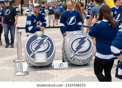 Tampa, FL - USA - June 18, 2022: Two Tampa Bay Lighting Fans Outside Amalie Arena Taking A Photo By The Relica Championship Rings Before Game 2 Against The Colorado Avalanche