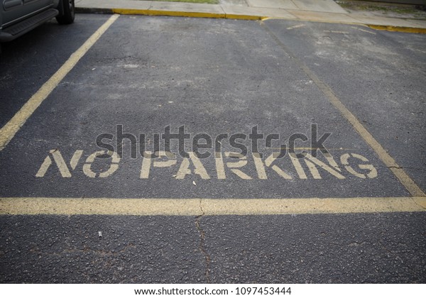 Tampa,\
Florida / USA - May 5 2018: No Parking\
Lane