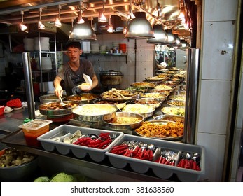 TAMPINES, SINGAPORE - DECEMBER 21, 2015: A Man Serves Food For A Customer At A Hawker In The Town Of Tampines In Singapore