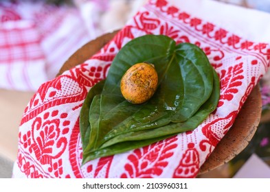 Tamul-Paan (Areca Nut and Betel Leaf) displayed on Assamse traditional Gamosa.