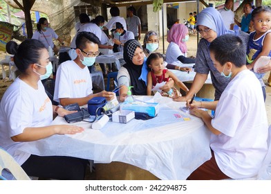TANAH MERAH, KELANTAN - JANUARY 2: Medical team from OPS Harapan Mobile Clinic provide relief to flood victims in Kusial Baru village, Tanah Merah, Kelantan on  January 2, 2015.