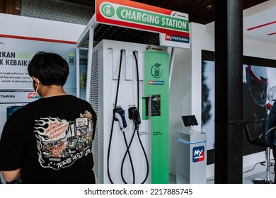 Tangerang, Indonesia 08 20 2022 : General Commercial Electric Vehicle Charging Station Unit From Pertamina At The GIIAS 2022 Exhibition