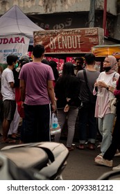 Tangerang-Indonesia,19-December-2021. The Atmosphere Of The Bustling Culinary Tourism Area Of ​​the Old Market Of Tangerang