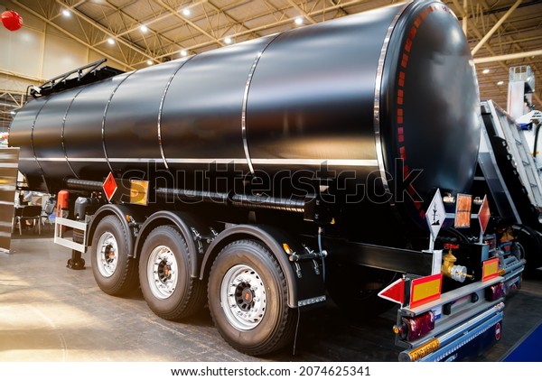 Tank semi-trailer for transportation of\
petroleum products.