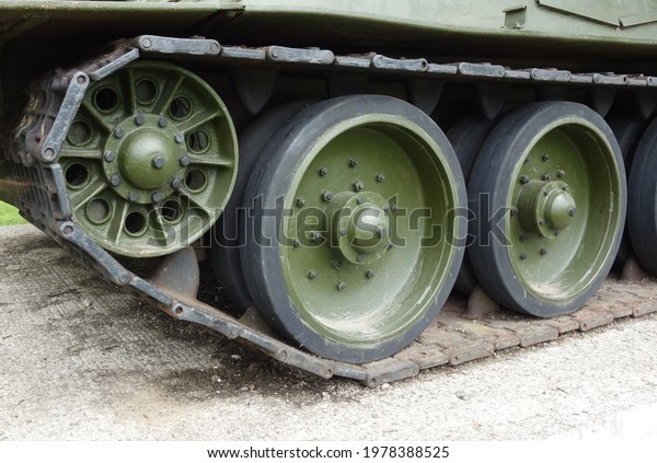 Tank Track Wheels Su100 Monument After Stock Photo 1978388525 ...