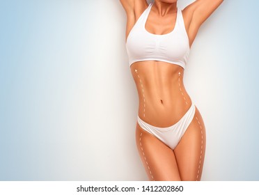 Gegerbte Frau in oberer Form, perfekte Körperform. Teile für Frauenkörper in Unterwäsche, Studioaufnahme.