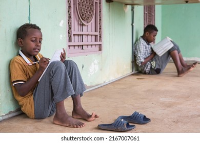 TANNOOB, SUDAN - SEPTEMBER 13, 2021: Sudanese Children Attend Muslim Religious Education At A Mosque In Tannoob. In Sudan, Sunni Muslims Account For The Overwhelming Majority Of The Population.