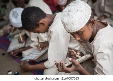 TANNOOB, SUDAN - SEPTEMBER 13, 2021: Sudanese Children Attend Muslim Religious Education At A Mosque In Tannoob. In Sudan, Sunni Muslims Account For The Overwhelming Majority Of The Population.